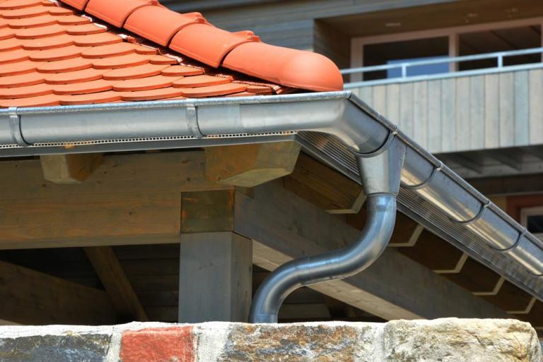 La zinguerie à Montigny-Lengrain, clé d'une toiture durable
